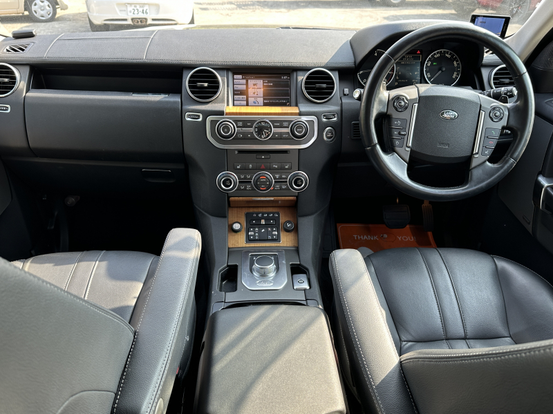 前オーナー様が大切に乗られていたので、車内はとてもきれいです♪♪