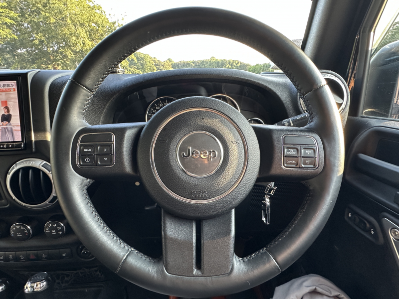 ステアリングスイッチが付いているので、運転中でも操作可能です♪♪