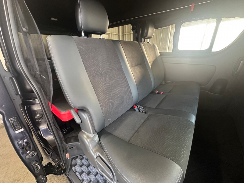 二列目シート広々!!乗っていてもストレスフリーです♪