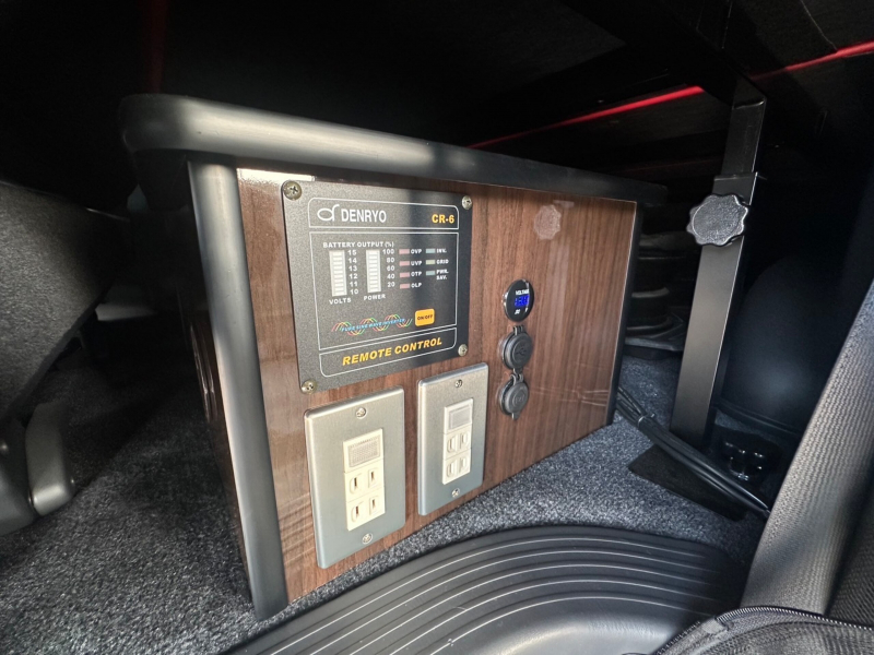 社外サブバッテリーで車中泊に最適です♪