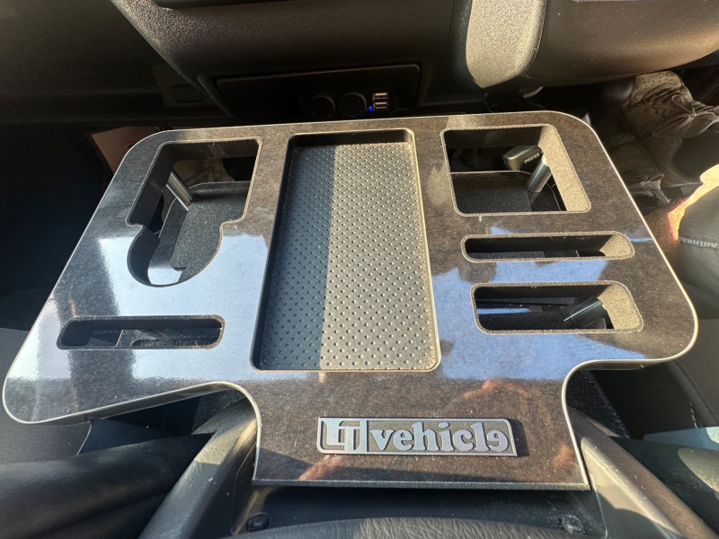 多彩な物を置けるホルダーです♪