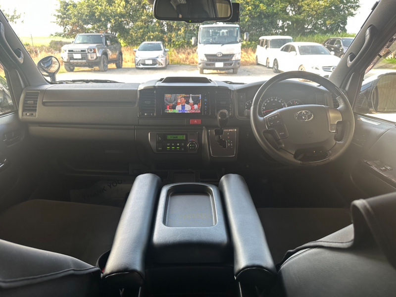 前オーナー様が大切に乗られていたので、車内とても綺麗です♪