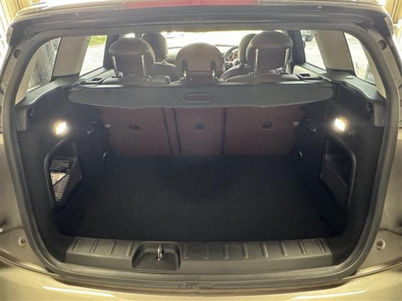 観音開きなので、荷物に積み下ろしがスムーズです!