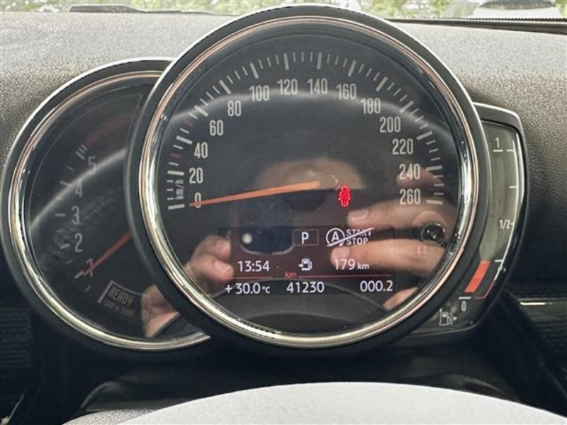 視認性の良いメーター周りとなっております♪