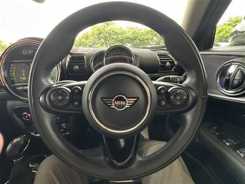 ステアリングスイッチが付いているので、運転中でも操作可能です!