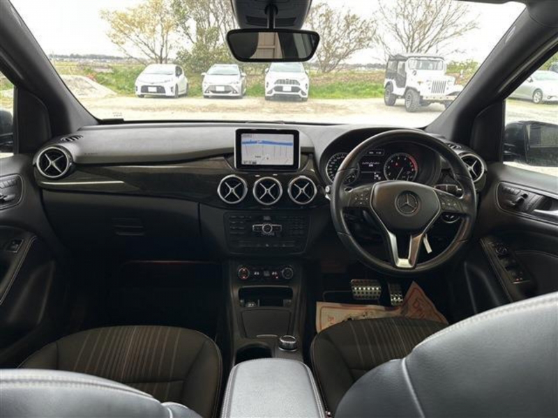 前オーナー様が大切に乗られていたので、車内とても綺麗です♪