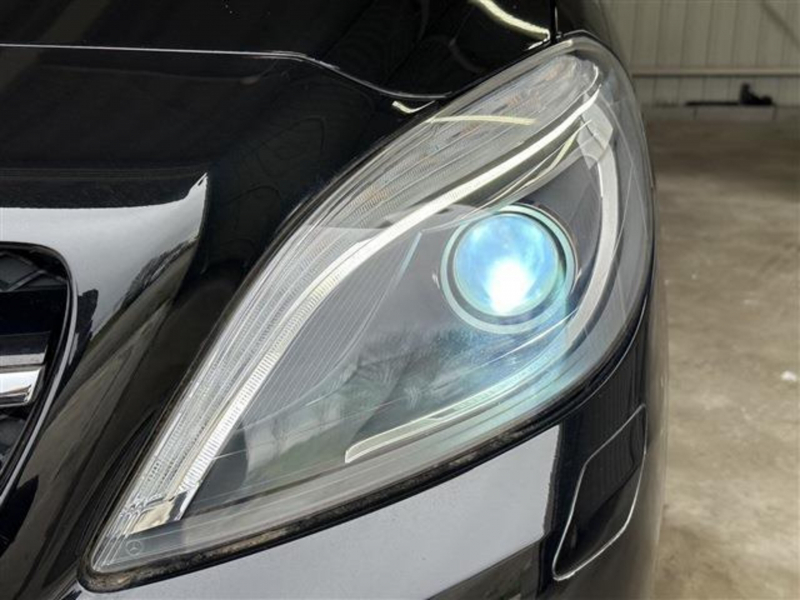 キセノンヘッドライト!!夜道も安心、明るく照らしてくれます♪