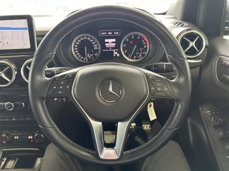 ステアリングスイッチが付いているので、運転中でも操作可能です!