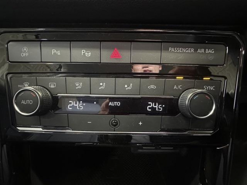 フルオートエアコンになっています♪