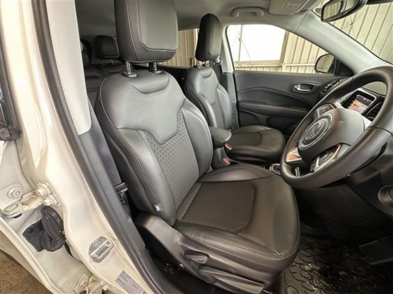 ハーフレザーシートなので上品感が増しますね♪