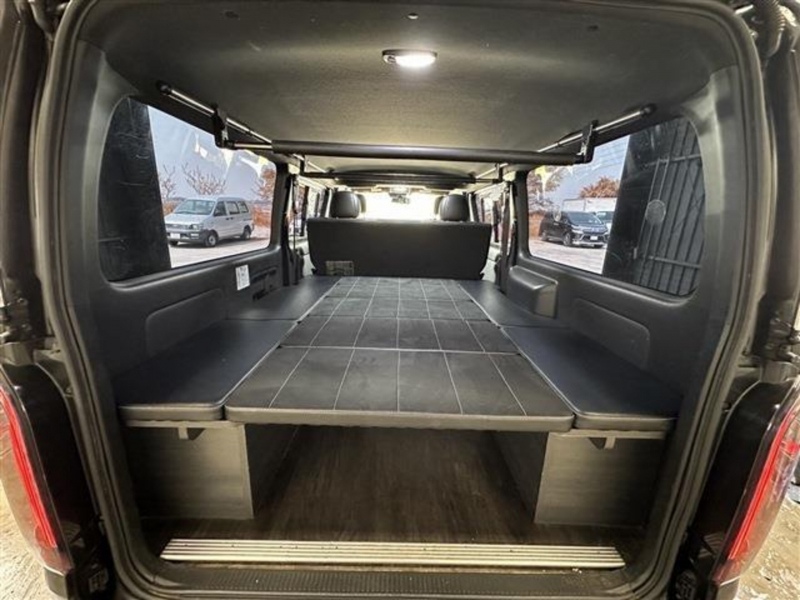 ベッドキッド付きですので車中泊も出来ます♪