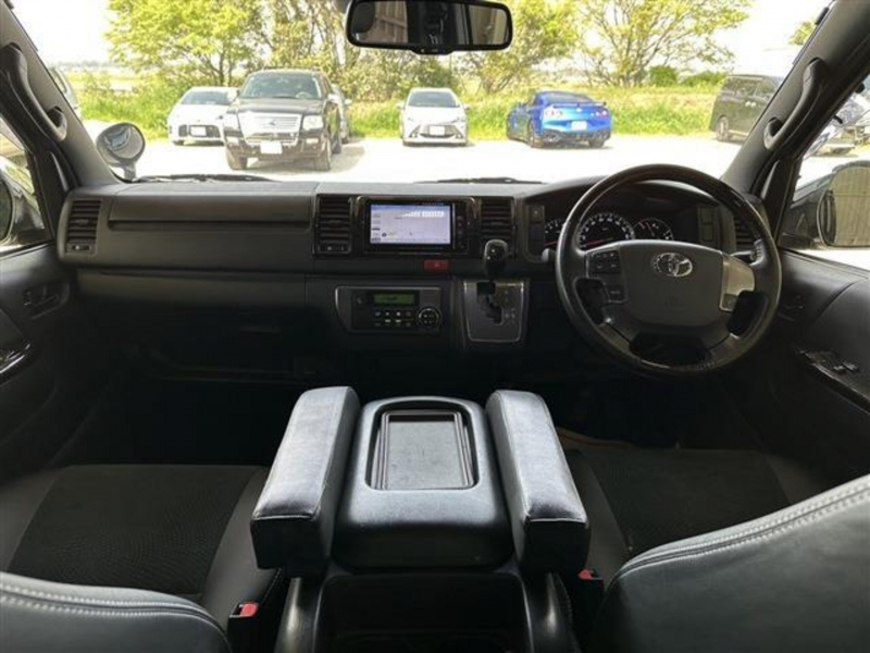 前オーナー様が大切に乗られていたので、車内とても綺麗です♪