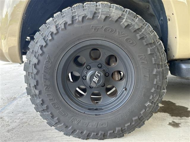 社外アルミホイールでよりSUV感が増してます♪