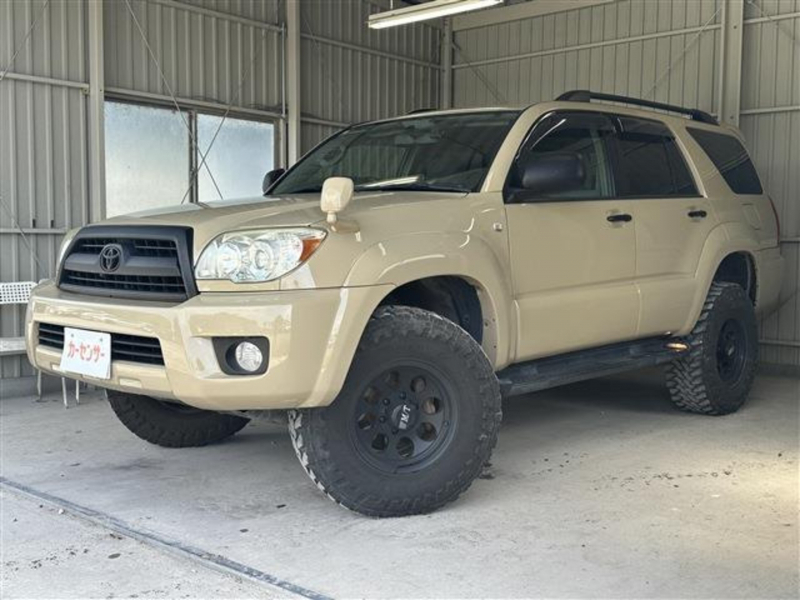 こちらの車両はリフトアップが施されています！