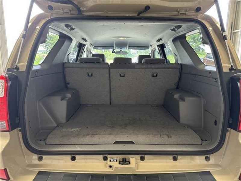 広々スペースのトランク！！お出かけの際に荷物をたくさん積めますね♪