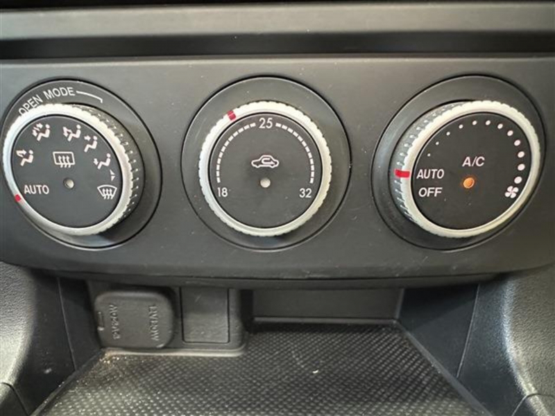 フルオートエアコンになっています♪