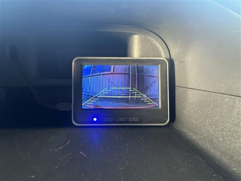 駐車の際に安心のバックカメラ付き！