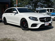 メルセデスベンツ Eクラス Eクラスワゴン　E200　アバンギャルド　AMGライン