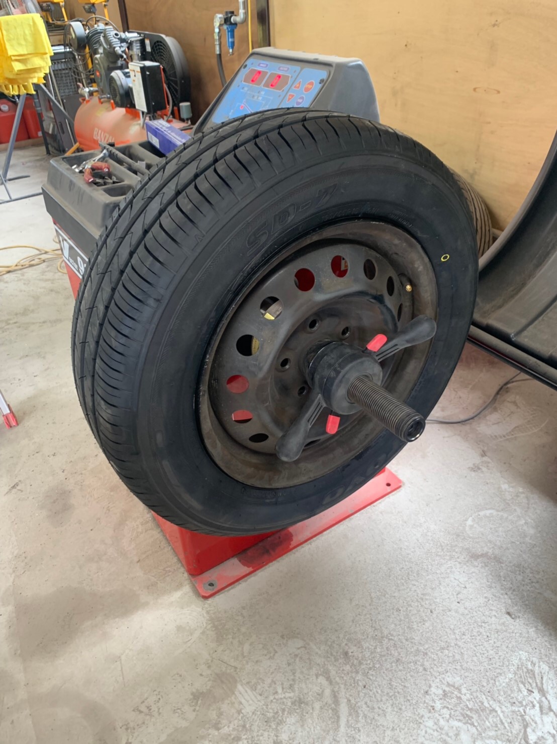 トヨタ ヴォクシー タイヤ交換 株式会社エス アール 千葉県柏市